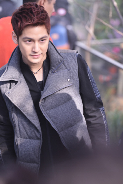 DDBL-88633-kim-bum-sanh-dieu-trong-gio-mua-dong-nam-ay.jpg