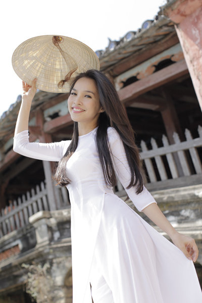 diendanbaclieu-92512-hien-thuc-mac-ao-dai-8a923d8a48fc1b251f325b6ae43b230e.png