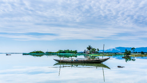 Việt Nam là một đất nước đầy nắng gió và cảm xúc. Hãy xem hình ảnh để khám phá vẻ đẹp đặc trưng của đất nước này, từ những người dân đến những danh lam thắng cảnh đặc sắc.