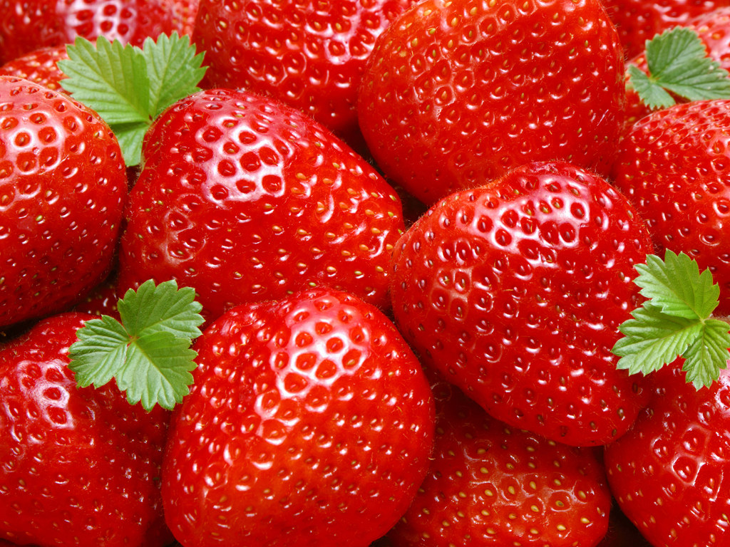 vforum.vn-39827-strawberry-wallpaper-yeah1-lc122.jpg