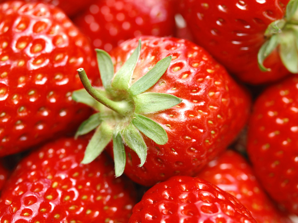 vforum.vn-39827-strawberry-wallpaper-yeah1-lc8.jpg