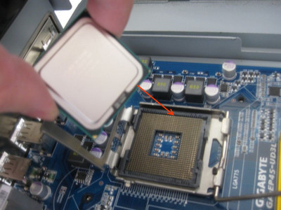 vforum.vn-156398-cach-lap-cpu-vao-mainboard-6.jpg