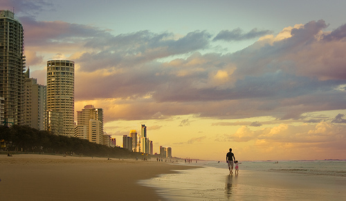 vforum.vn-140082-bai-bien-surfer-paradise.jpg