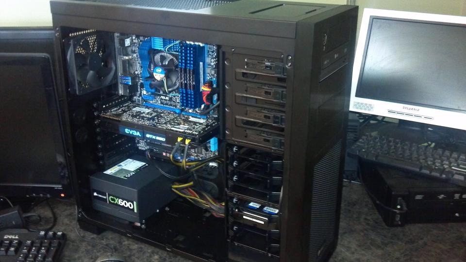 vforum.vn-169986-custom-gaming-computer-cases.jpg