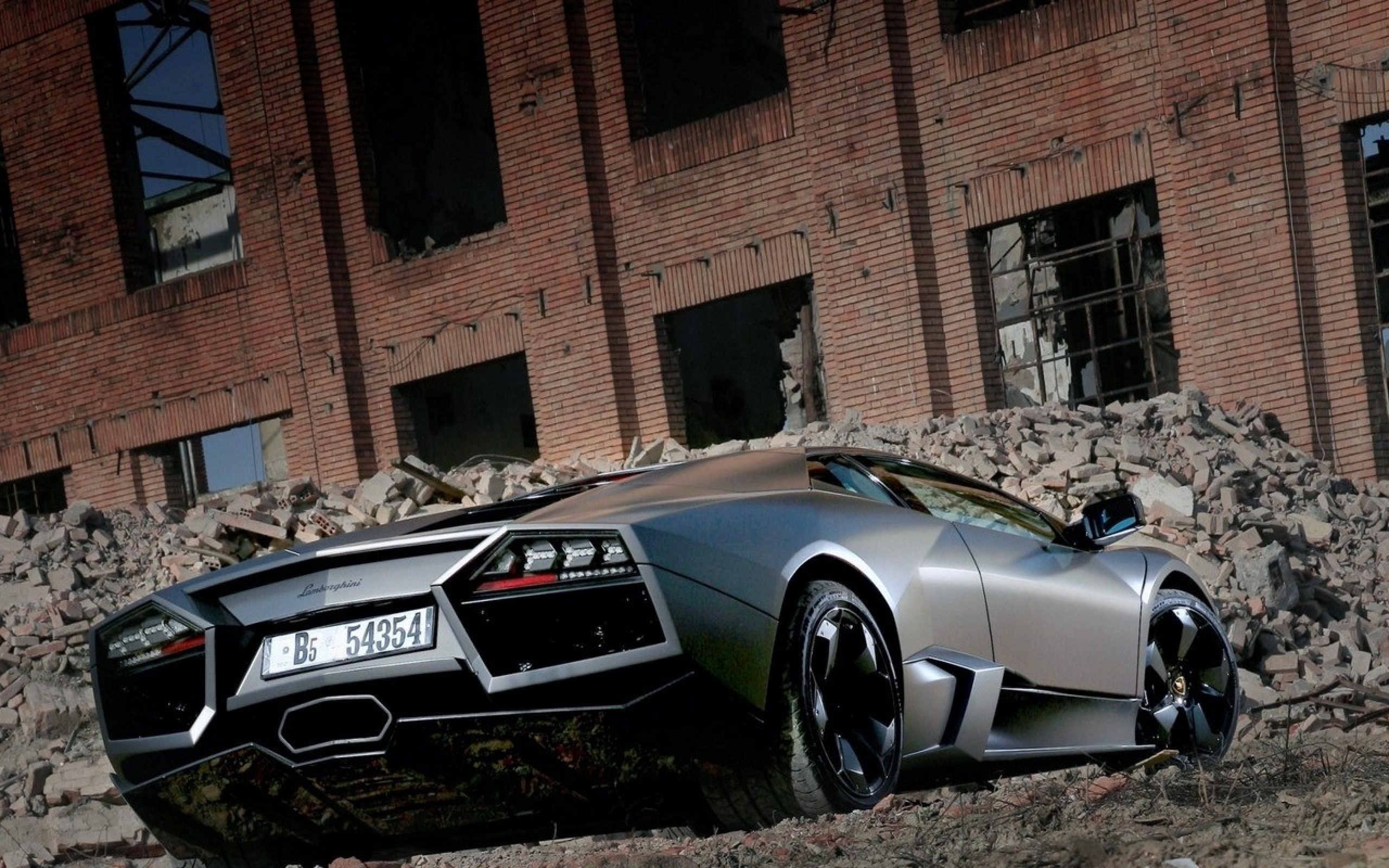 vforum.vn-233729-lamborghini-reventon-16.jpg