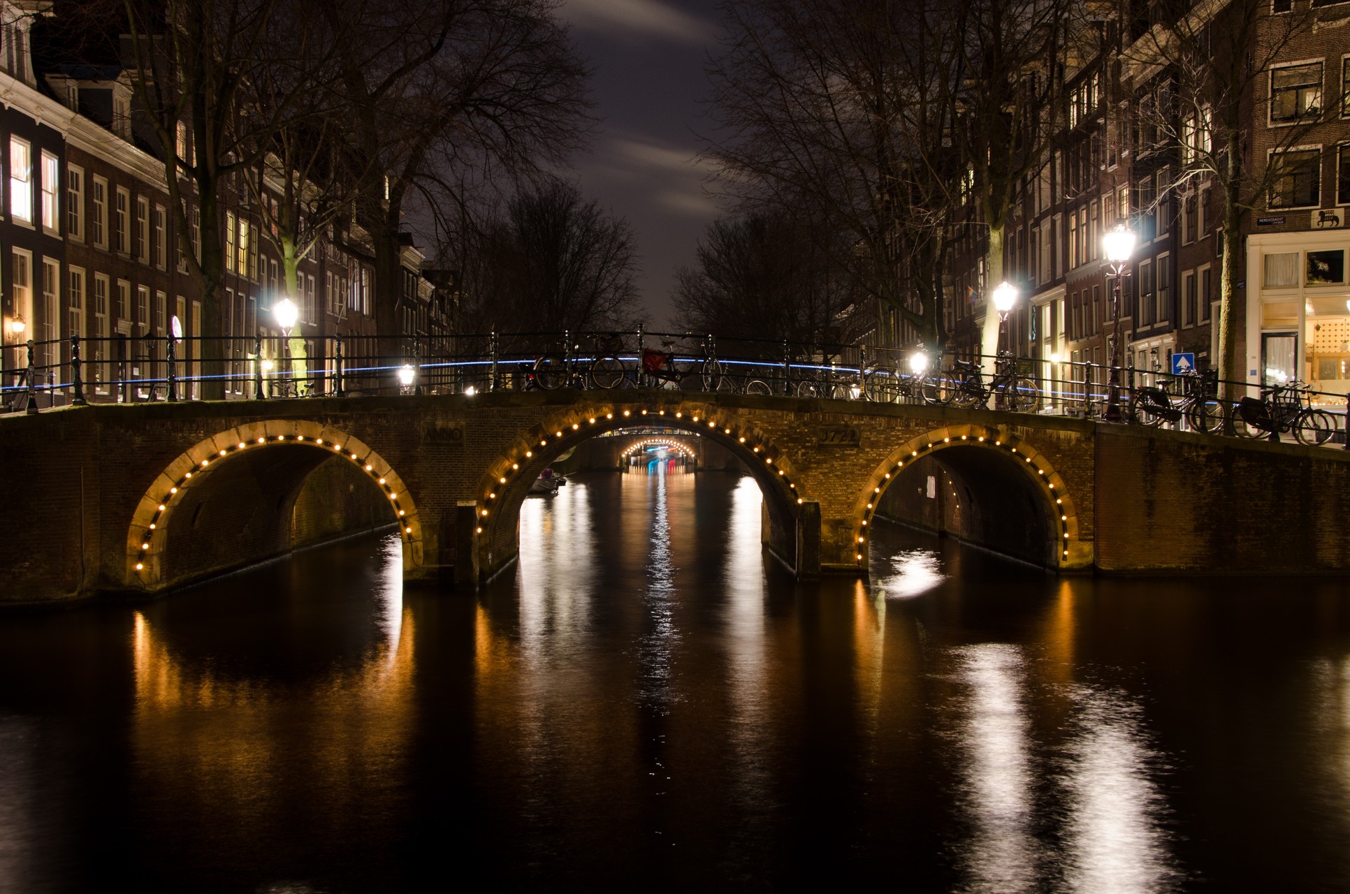 vforum.vn-236589-skitterphoto-nightbridge-ykvlqws.jpg