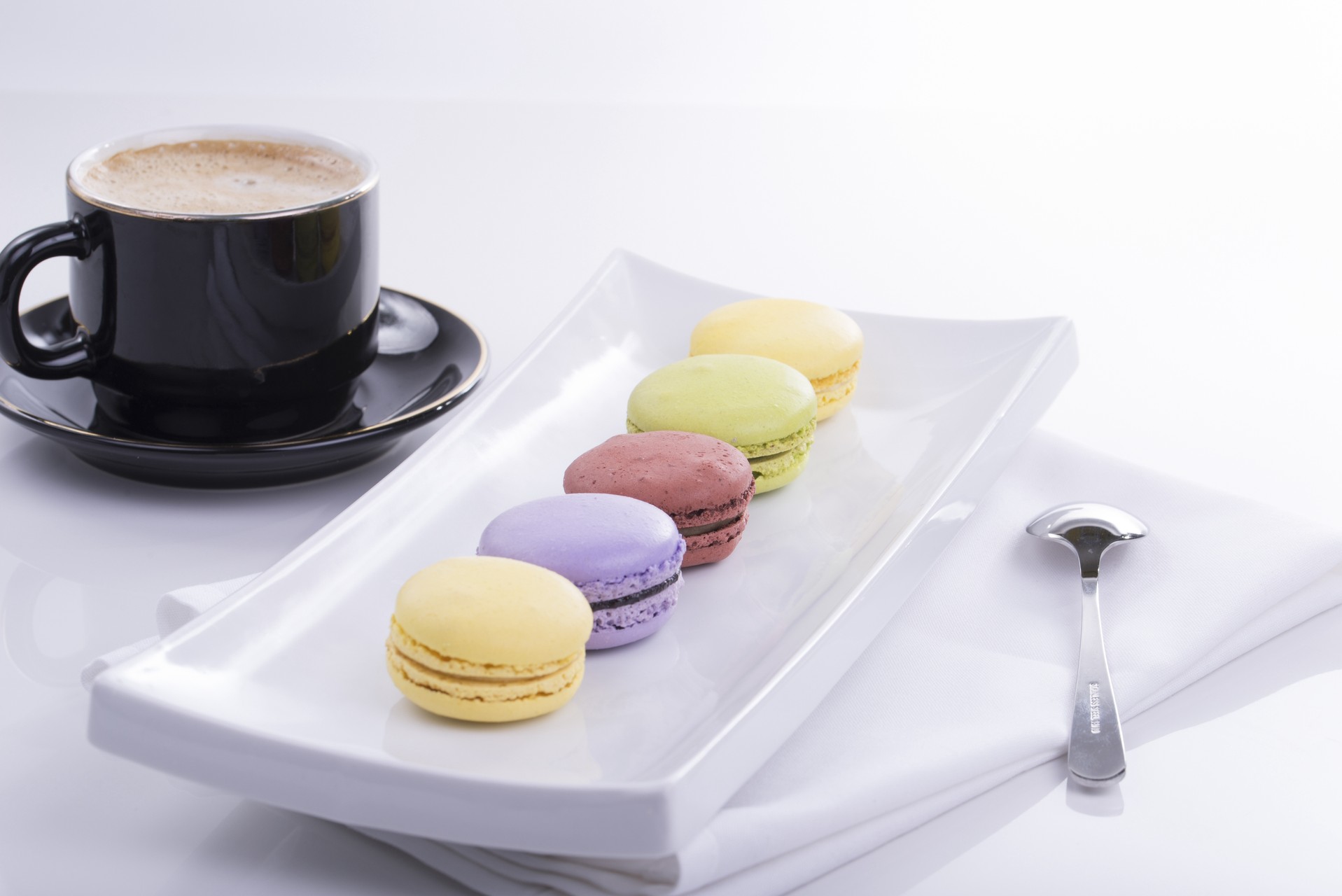 vforum.vn-236594-2cassis-macaron-ykvksgm.jpg